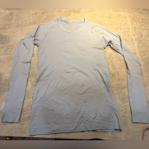 lululemon athletica Tops - Lululemon Swiftly Tech Long-Sleeve Shirt 2.0 in light/ice blue, sz 8, hip length